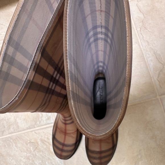 Burberry Rain Boots - Picture 4 of 4